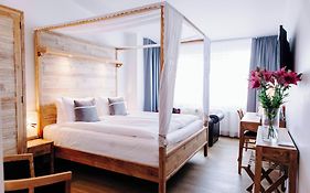 Eyja Guldsmeden Hotel